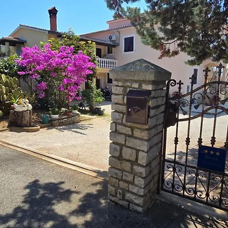 Poesia Διαμέρισμα