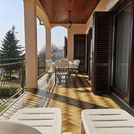 Poesia Apartman *